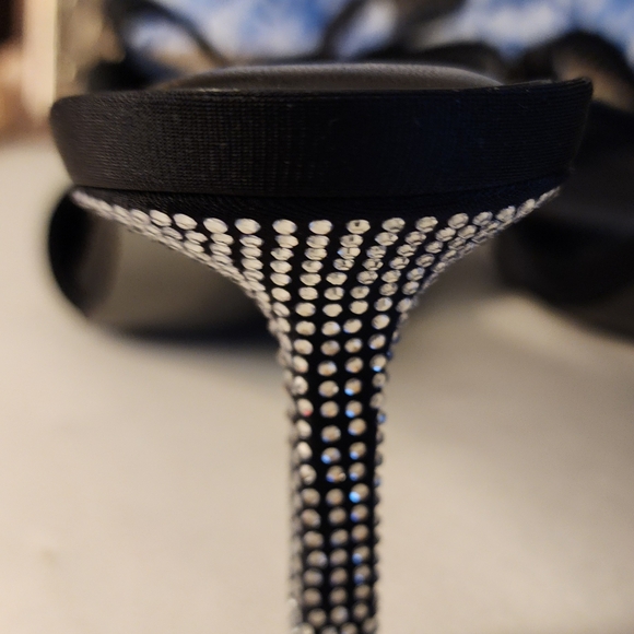 Steve Madden Black Mules Sleek and Stylish - Picture 10 of 16